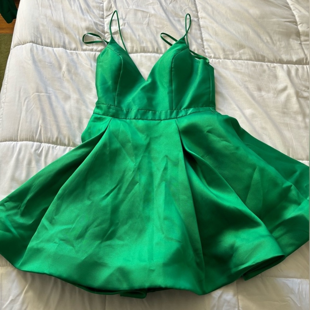 Jovani JVN52141 Spaghetti Strap Dress Green size 8
